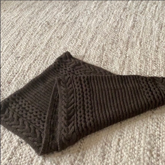 Club Monaco Micaila Wool Cable Knit Infinity Scarf Olive Green *NEW - Picture 3 of 5